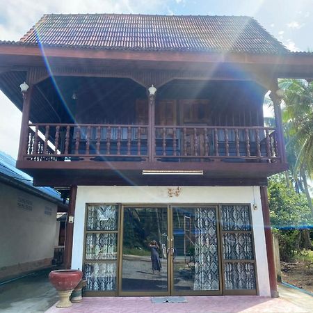 Reindeer House Wat Chedi 4 People Hotell Sichon Exteriör bild