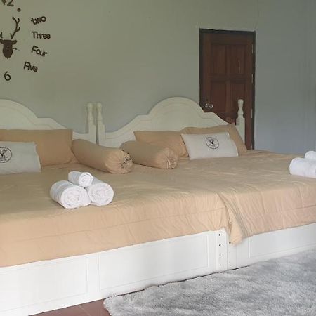 Reindeer House Wat Chedi 4 People Hotell Sichon Exteriör bild