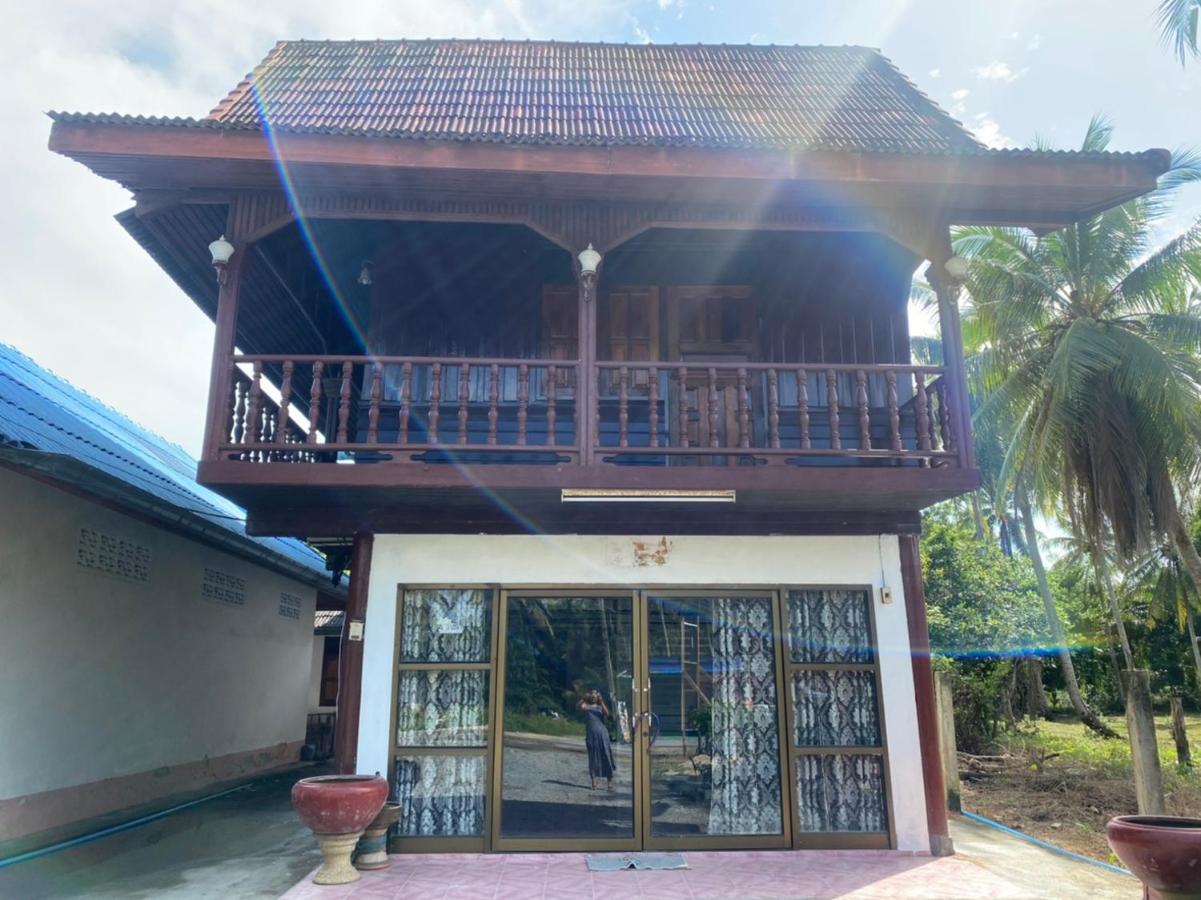 Reindeer House Wat Chedi 4 People Hotell Sichon Exteriör bild