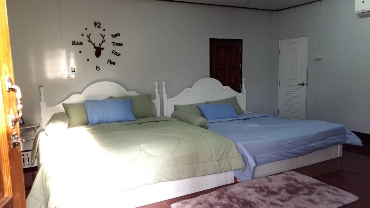 Reindeer House Wat Chedi 4 People Hotell Sichon Exteriör bild