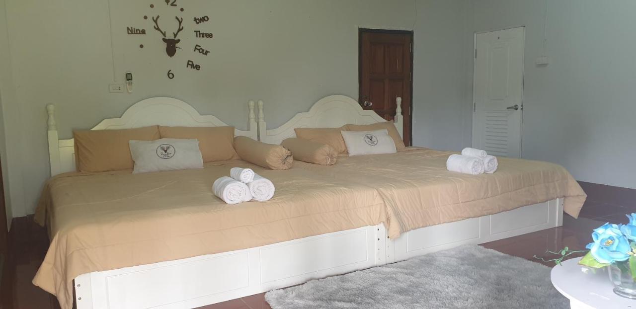Reindeer House Wat Chedi 4 People Hotell Sichon Exteriör bild